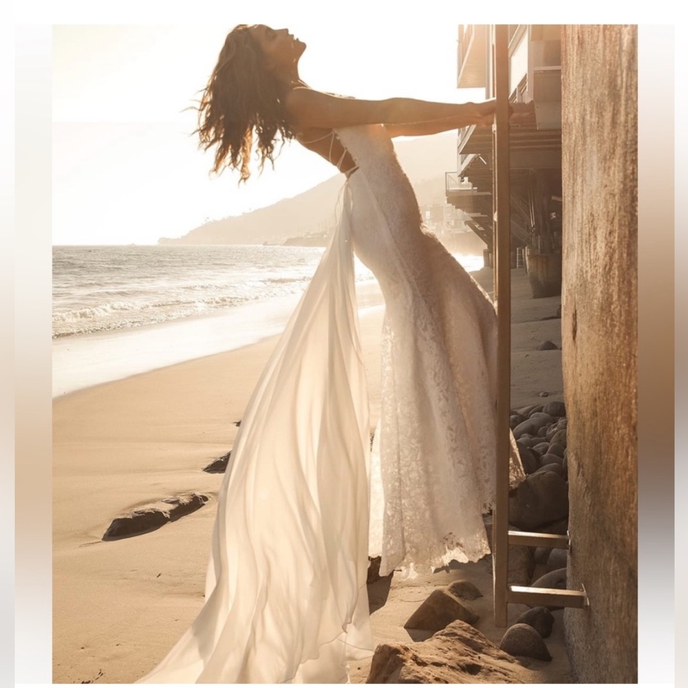 Lulu's Ivory Lace Gown Size 2